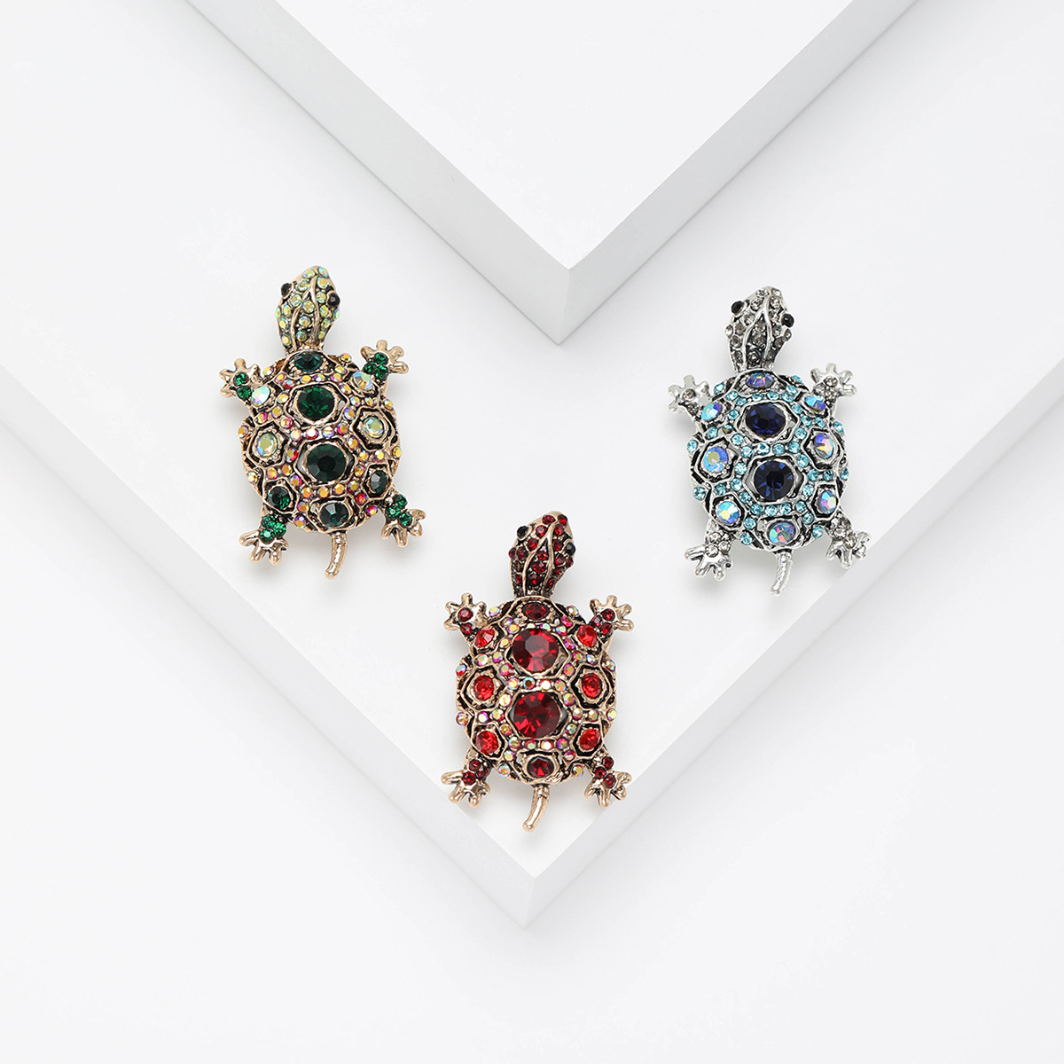 fashionable retro creative brooch
