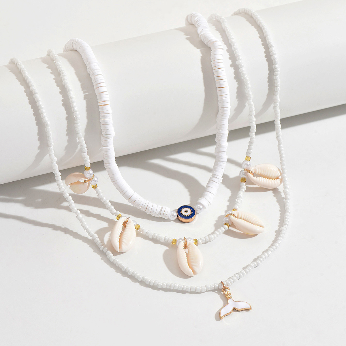 Colar em camadas estilo boho com pingente de coração e concha_voghion.com