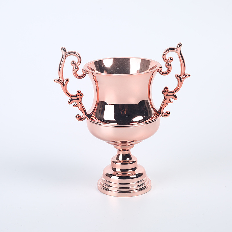 Inventario de trofeos de plástico pequeños adornos para niños incentivar regalos de plástico proceso galvanizado trofeos personalizados en blanco sentido superior