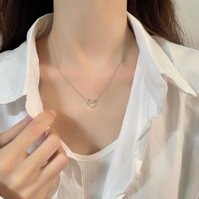Colar de coração com diamante para mulher estilo minimalista_voghion.com