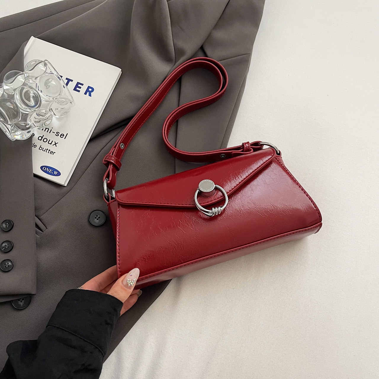 Die beliebte kleine quadratische High-End-Mode-Sticktasche aus Ölwachsleder dieses Jahres, einfache Umhängetasche mit einer Schulter_voghion.com