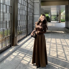 昕可达 修身长袖t恤女春季2025新款正肩显瘦复古法式V领上衣