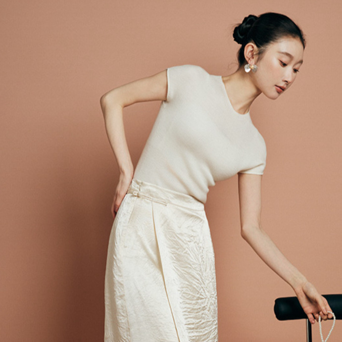 Shanghai Dan Nong Flagship Store/Yangzi Yarn Versatile T-Shirt Seamless One-Piece All-Wool Airy Shoulder-Covering Knitwear for Women
