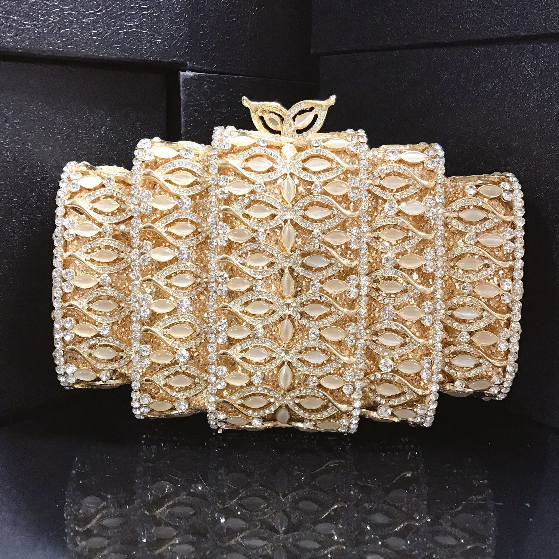 Túi clutch dạ tiệc nhỏ mặt bóng vuông ngang Acrylic — Màu đen chi tiết 3