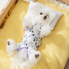 犬服の熊は布を貼って家でお腹を包んでいます。猫は通気性があります。