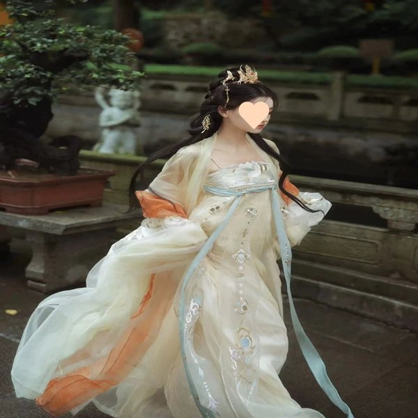 Chest-length skirt + large-sleeved shirt (no beads or tail) + silk shawl