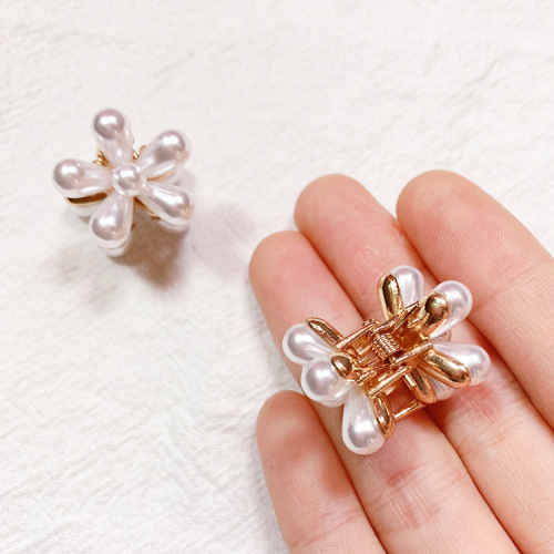 Korean version of ins Internet celebrity hair accessories for women, pearl-encrusted clips, small chrysanthemum top clips, minimalist hair claws, temperament and fashionable headwear