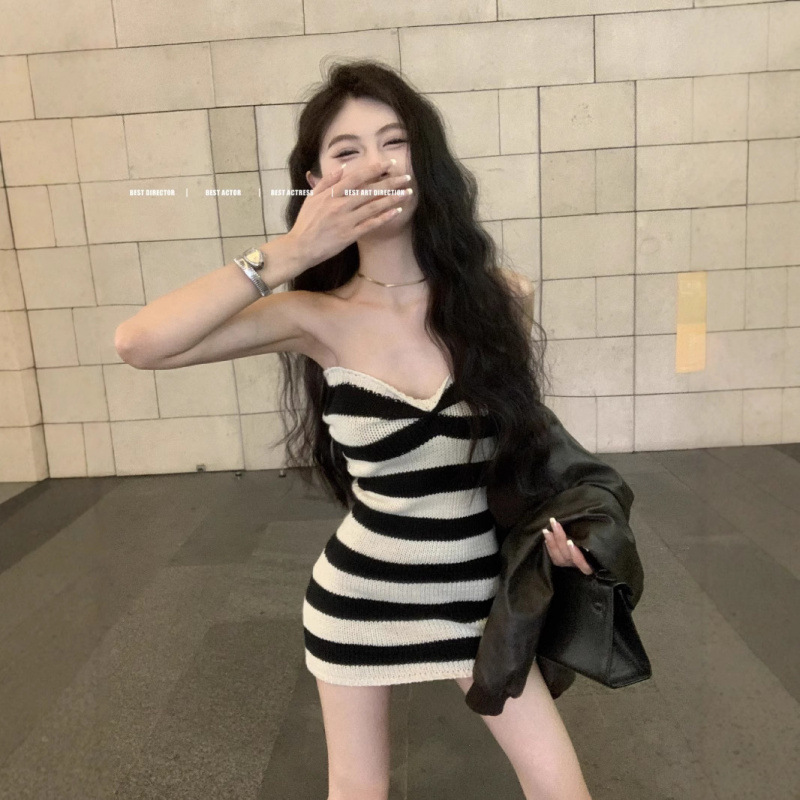 法式复古时髦辣妹针织裙内搭修身显瘦气质毛线抹胸短款连衣裙
