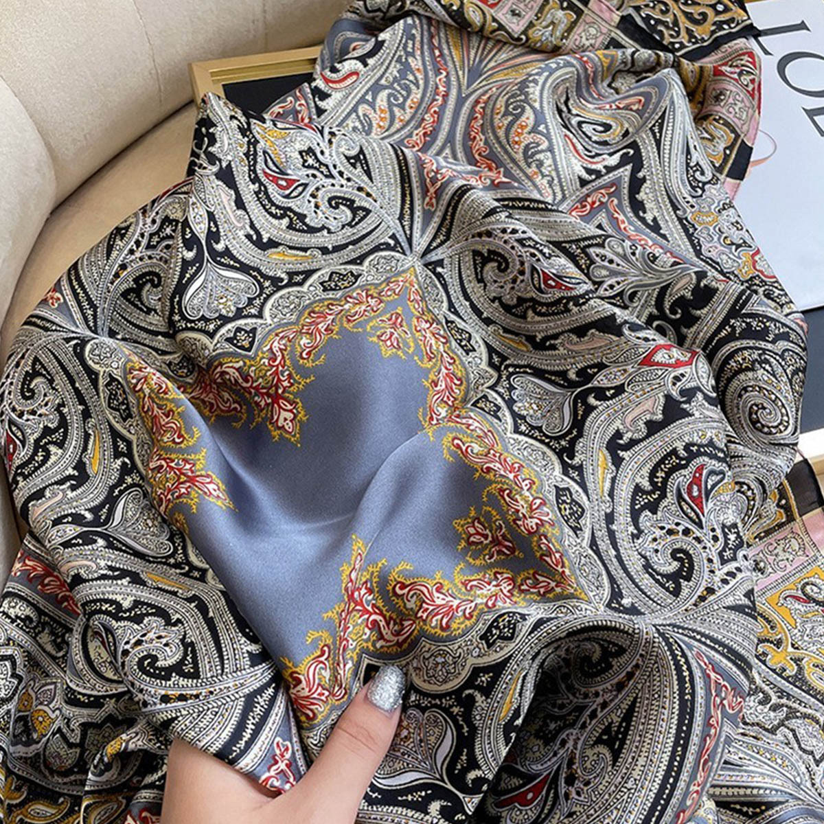 2021 New Autumn Printed Scarf Winter Warm Scarf Women's Fashion Retro Silk Long Shawl