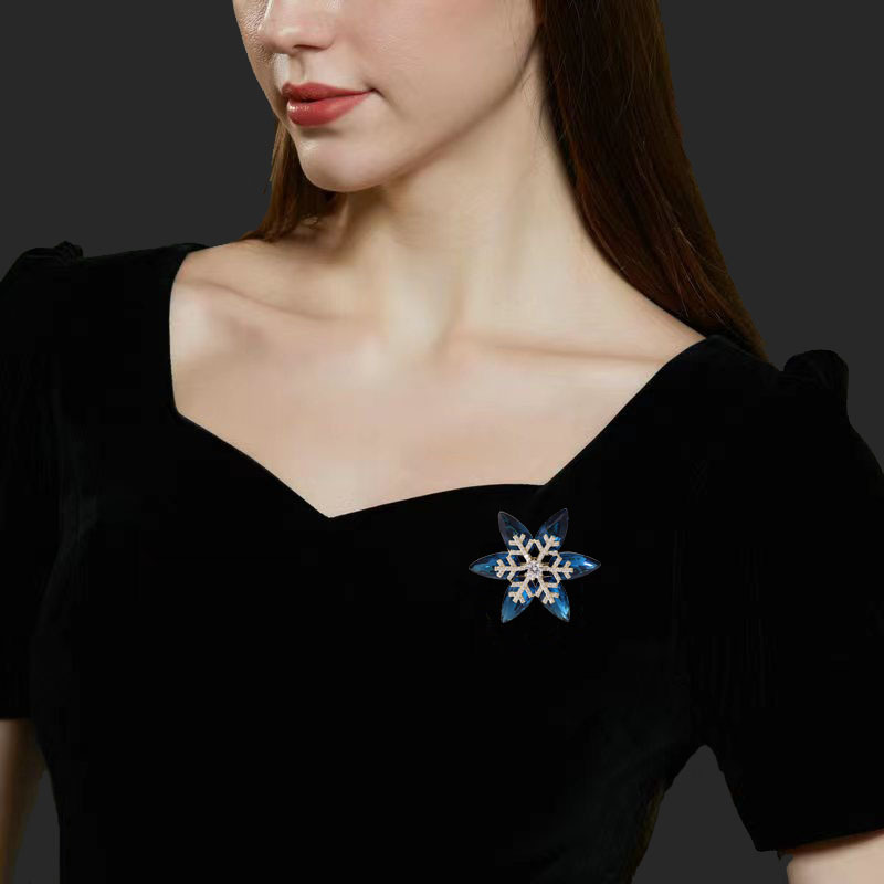 Ig Style Shiny Flower Snowflake Copper Plating Inlay Zircon Women's Brooches display picture 3