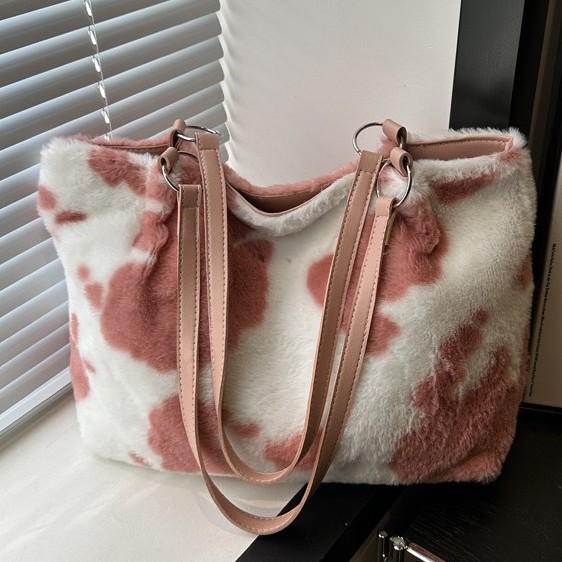 Minimalist Foreign Trade Style Plush Underarm Bag with Unique Design, 2025 Autumn and Winter New Milk-Patterned Fashionable and Stylish Crossbody Tote Handbag