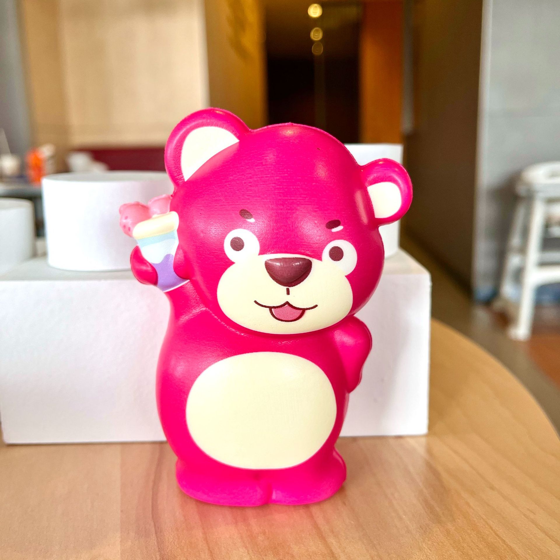 Strawberry bear party pinch [standing pose holding ice cream]