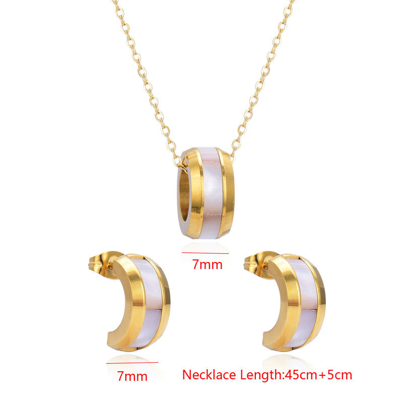 Großhandel Französische Art C-form Titan Stahl Überzug Ohrringe Halskette display picture 5