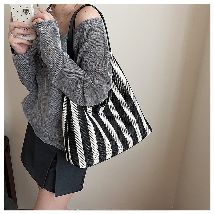 Korean summer new striped woven bag, casual vacation and laid-back style tote bag, hand and shoulder commuter tote bag undefined