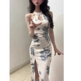 挂脖连衣裙女2025夏季新款新中式气质镂空收腰开叉改良旗袍裙子潮