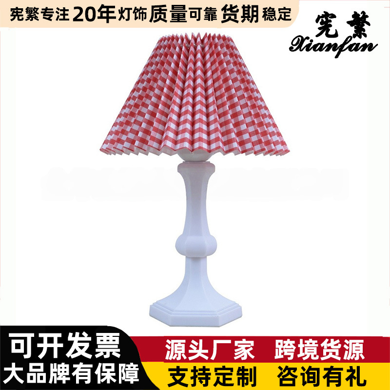 Celebridad de Internet transfronteriza cabecera nórdica ins chica creativa simple plisado acrílico moderno bar hogar dormitorio lámpara de mesa