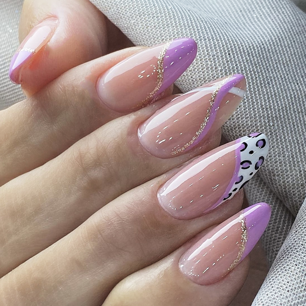 Uña de almendra desmontable negra borde francés minimalista moda manicura falsa parche de uñas al por mayor