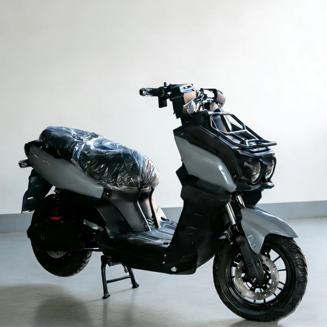 Cross-Border Hot-Selling Products from the Source Factory: Wholesale of New High-Quality Tank Electric Scooters and High-Power Men's Motorcycles