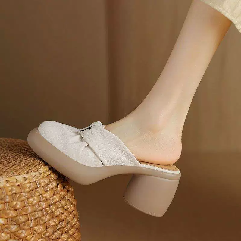 Женские летние мюли на толстой подошве и высоком каблуке с закрытым носком, универсальная обувь в иностранном стиле, 2025 год