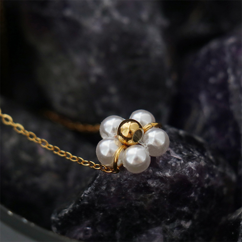 Women'S Gender Inlay Design Sweet Simple Style Flower Titanium Steel Inlay Artificial Pearls Pendant Necklace