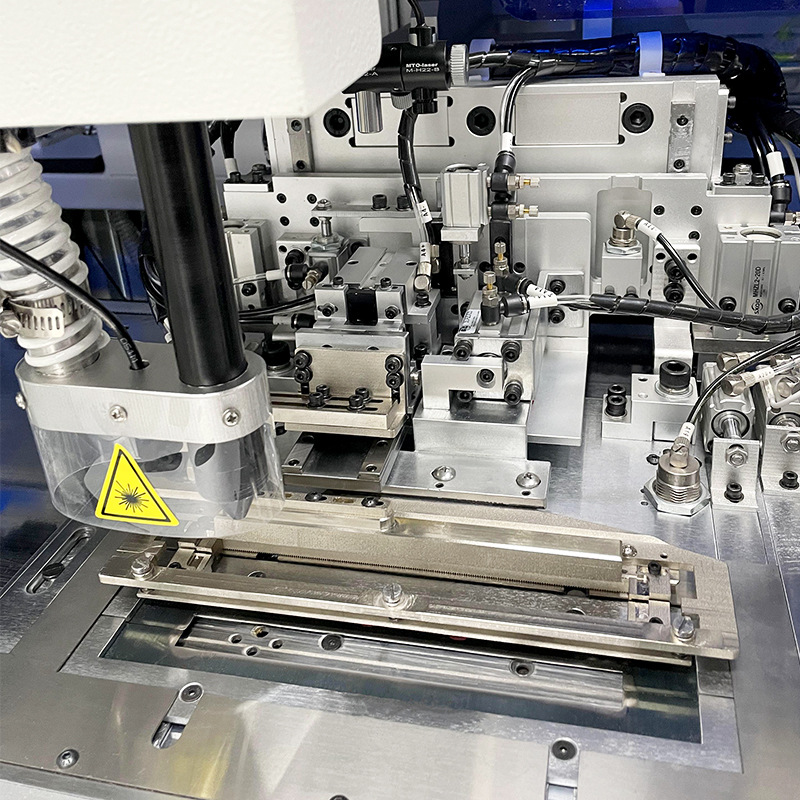 Máquina de apertura automática de bolsillos de ropa de marca Star驰, máquina de apertura automática de bolsillos de camisa de vaqueros, máquina de apertura automática de bolsillos láser