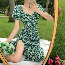 2023夏季新款绿色连衣裙法式方领泡泡袖收腰侧边开叉碎花长裙子女