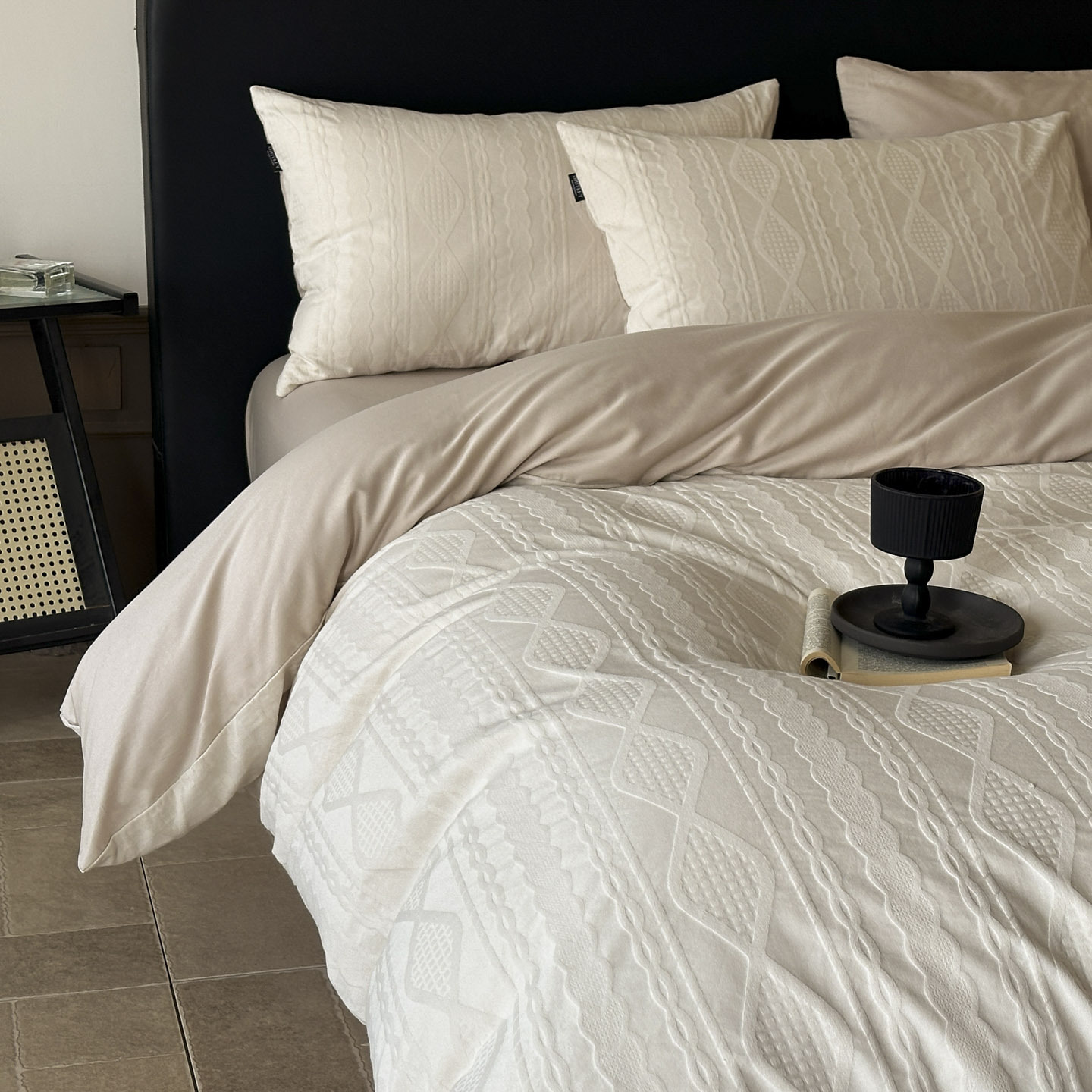 Algodón glutinoso ultra suave tejido Jacquard de cuatro piezas, ropa de cama de algodón para dormir desnudo, otoño y invierno, cuatro estaciones gruesas y cálidas.