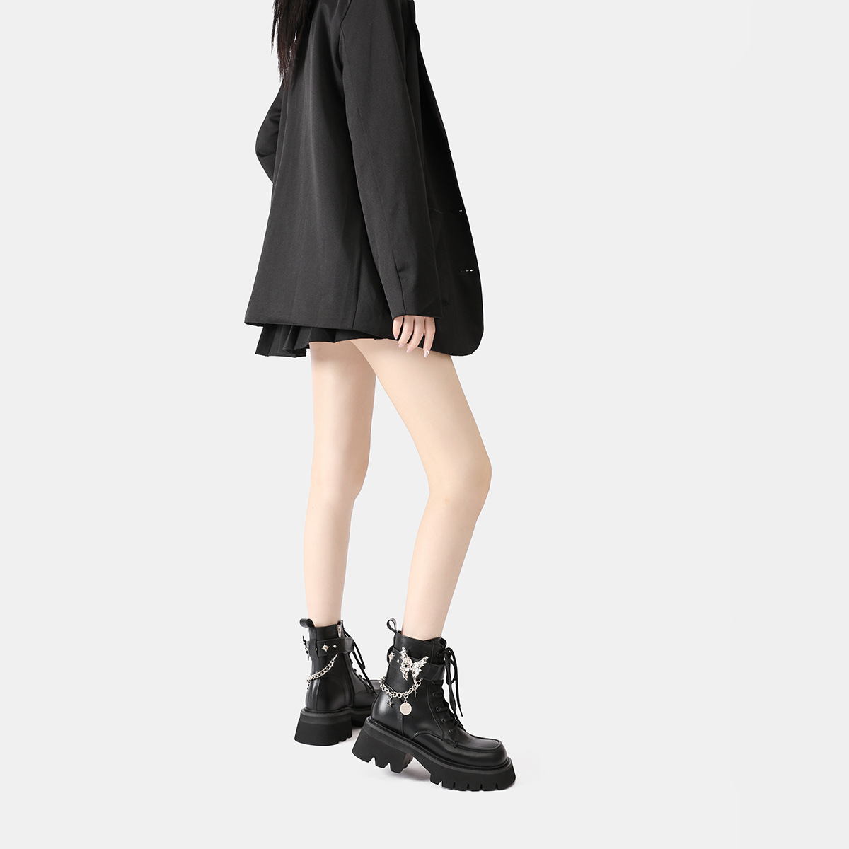 2024 Ősz/Tél Új Liquid Butterfly Martin Talpú Könnyű Knight Rövidnadrág Női Vastag Sarkú Farmer Bőr Csizma_voghion.com