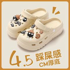 厚い底の夏の穴の靴の女性の夏の外は滑り止めの涼しさを着て糞感のスリッパを踏みます。