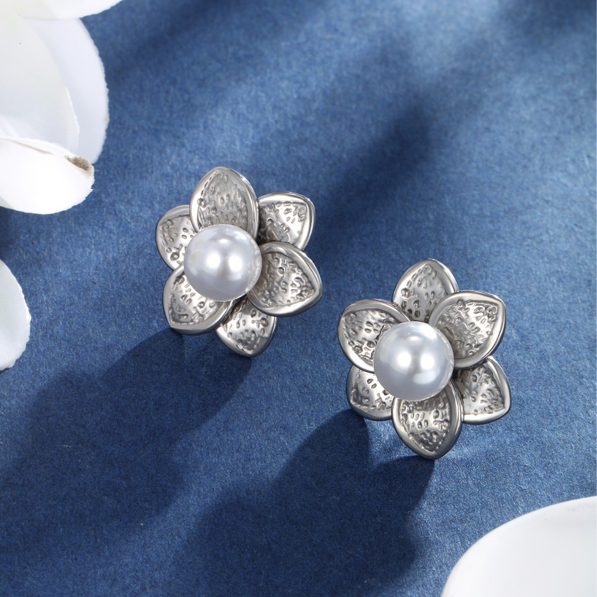 Xuping joyería de acero inoxidable perla flor perla pendientes de nicho de alto nivel retro pendientes de flores