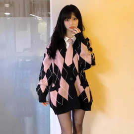 5921#WAHJUIS草莓奶糖慵懒风菱格毛衣外套女冬宽松中长款针织开衫