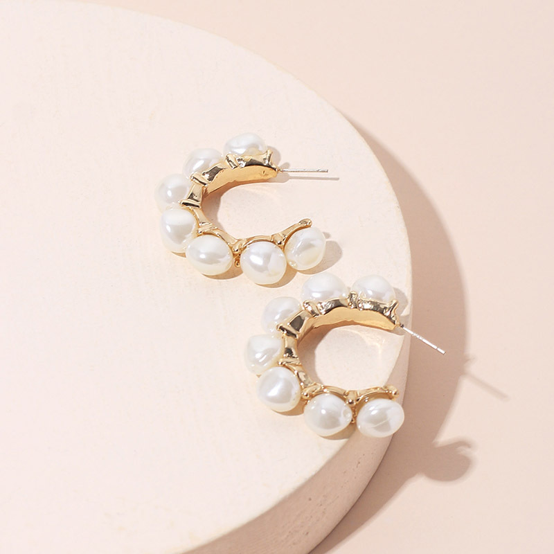 Baroque Pearl C-shaped Earring Wholesale display picture 3