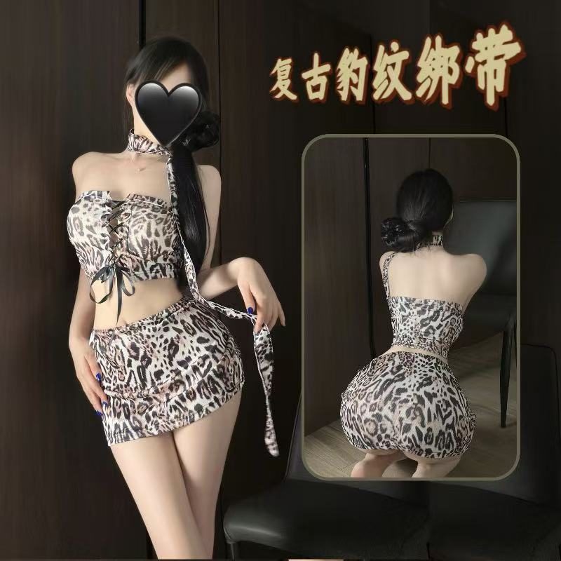 Retro Leopard Print Strappy Crop Top and Skirt Two-Piece Set with Choker and Black Bodystocking — detail image 1