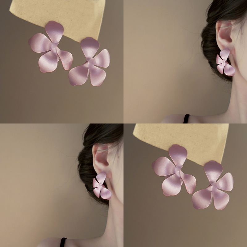 Silver needle European and American cross-border matte flower stud earrings, niche and simple style, versatile earrings, light luxury and high-end earrings for women pic 2