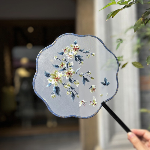 Ancient style round fan Chinese style women's fan embroidered round fan embroidered round fan Suzhou double-sided embroidered fan Hanfu children's round fan