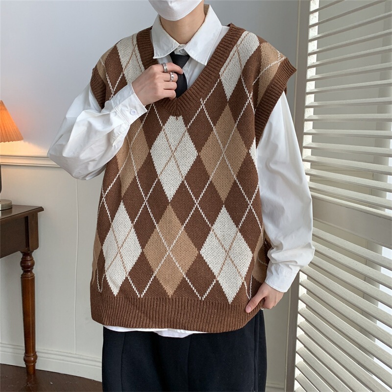 Diamond-pattern V-neck sweater vest for men, Japanese and Hong Kong style retro pullover outerwear, knitted vest, college style couple outfit
