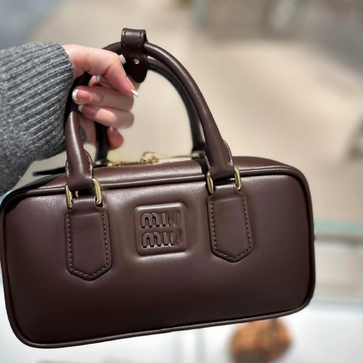 2024 New Retro Versatile Bowling Handbag Fashion Niche Crossbody Bag Maillard Style Women's Bag - Thumbnail 4