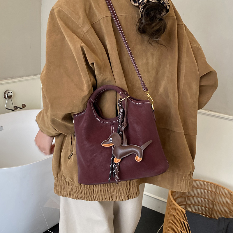 Transfronterizos viajeros bolsas de mano retro mate bolsas de balde de mano mujeres otoño e invierno 2025 nuevo mochila de hombro