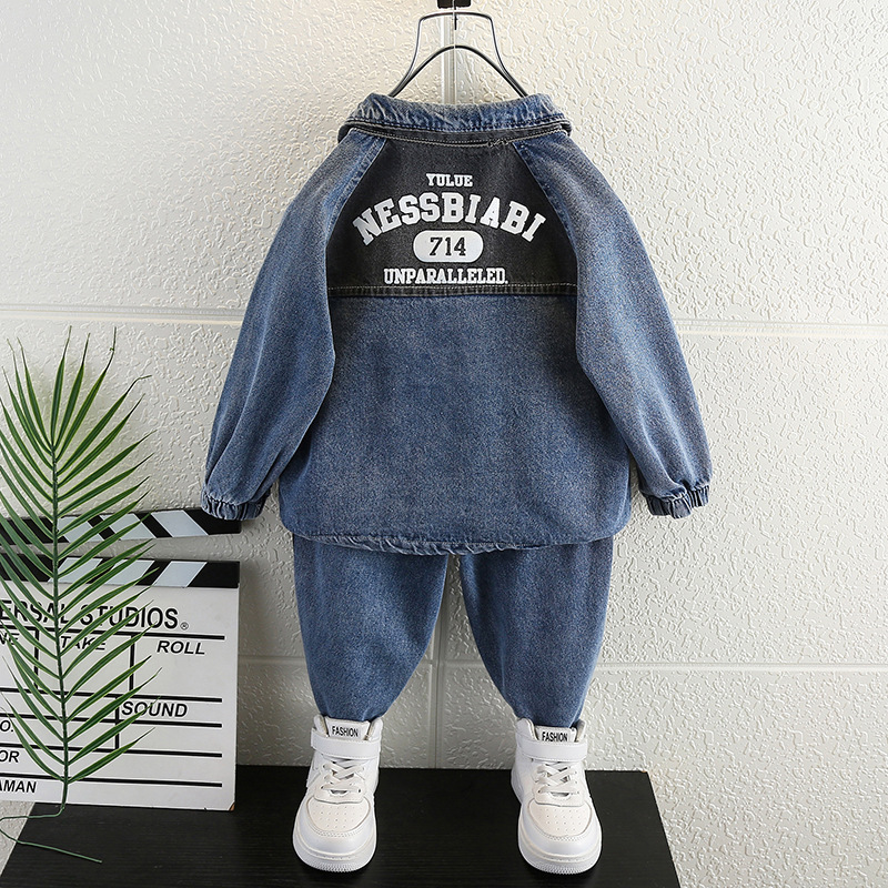 5982 Traje de mezclilla para niños Primavera y otoño 2024 Nuevo estilo de estilo occidental Ropa de calle frita para bebés Traje de dos piezas de otoño para niños