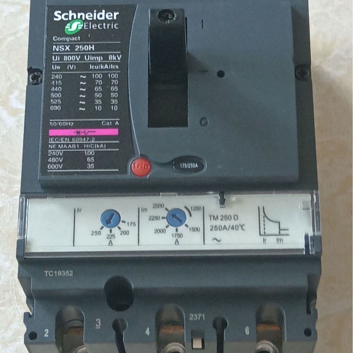 现货供应全新型号全断路器NSX80H 3P热卖