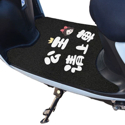 Electric vehicle foot mat — Universal cartoon silk circle foot pad