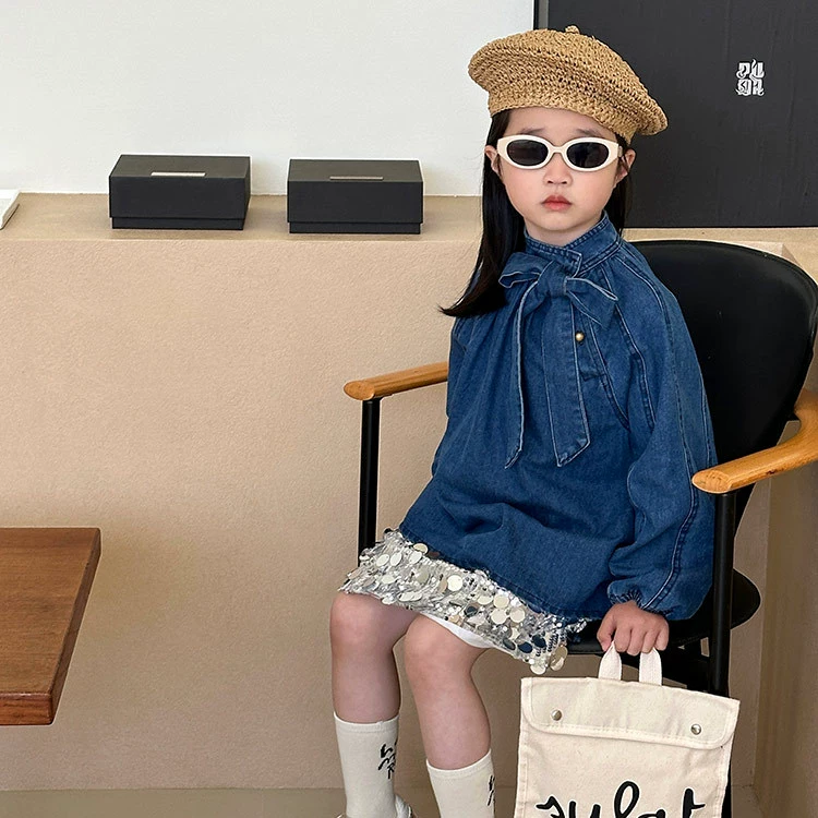 Детская джинсовая рубашка, новинка весны 2025 года, корейский стиль, детская одежда, джинсовые топы с кружевной завязкой для девочек, длинный рукав, дропшиппинг