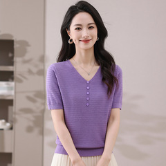 アイスシルク V ネックセーター半袖 T シャツ中年母親のためのファッショナブルな夏服 2025 新しい夏の薄いトップ