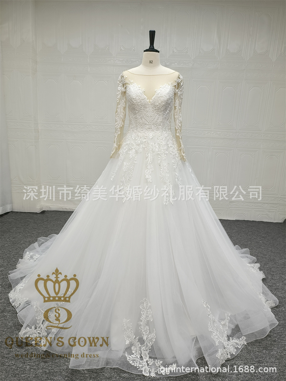 Wedding dress for bride with a round collar