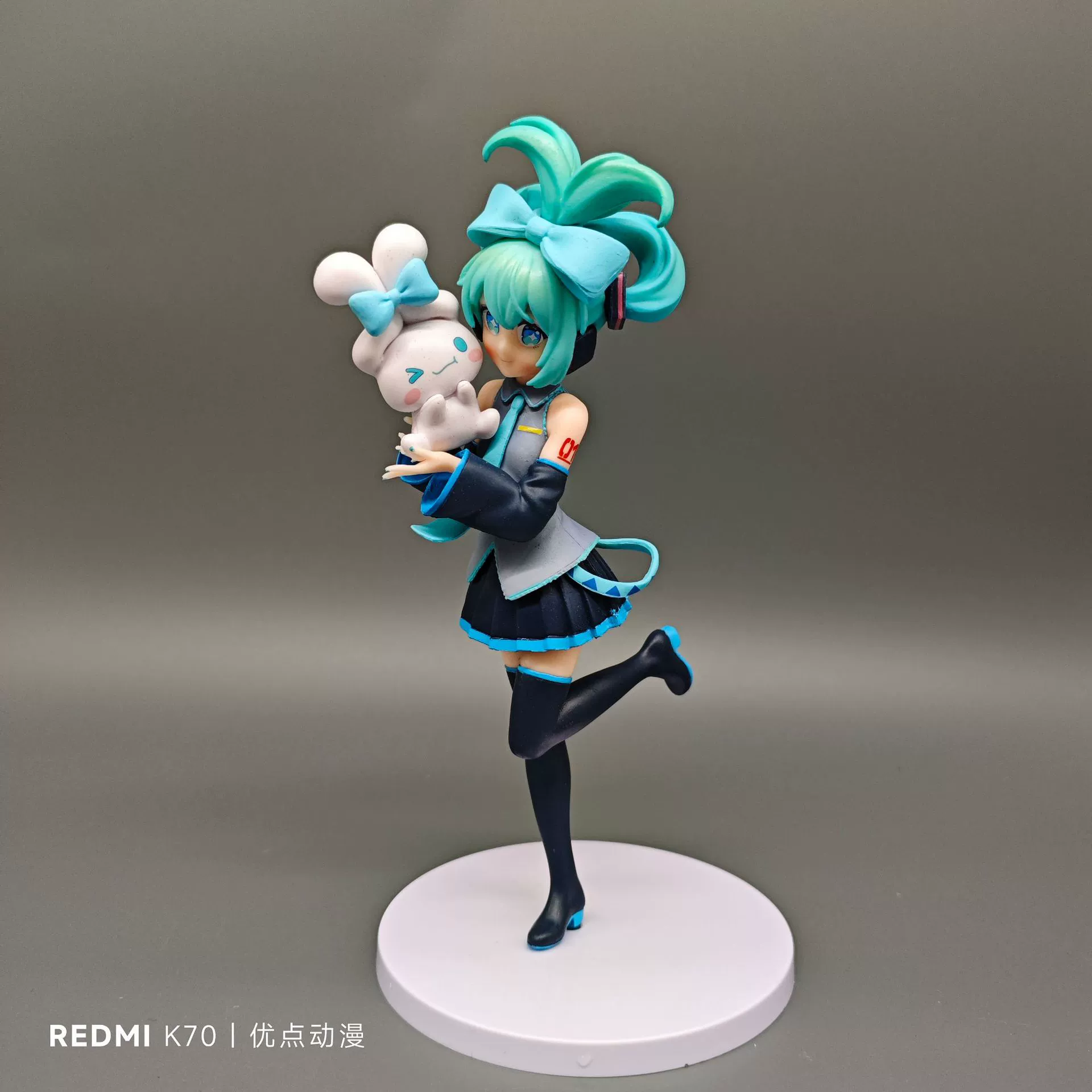 Фигурка ручной работы Hatsune Miku в позе сидящей с большими ушами, модель по двумерной анимации, декоративная