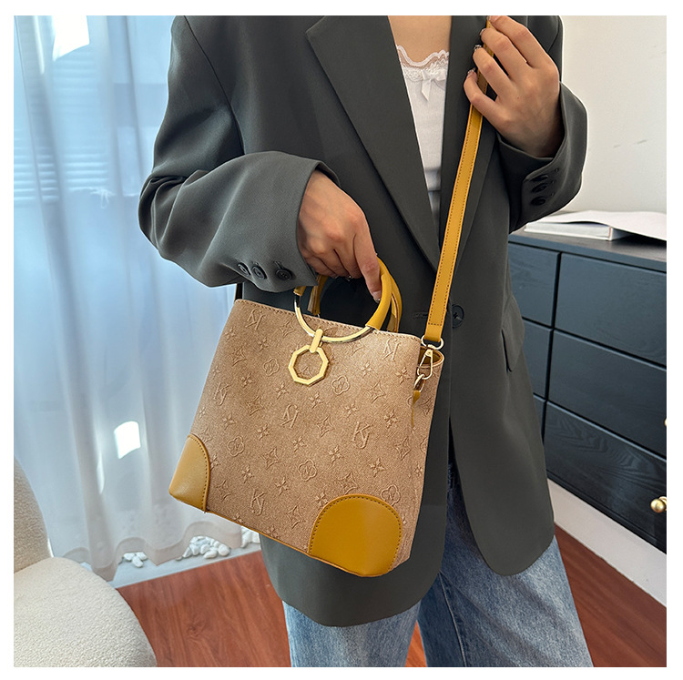 1029g Weight Polyester Lining Material Zipper Closure Type Single Shoulder Strap Strap Type Crossbody Bag Bags Type Casual, Daily, Shopping Occasion Pu Leather Material Letter Pattern All Seasons Season Women's Gender Classic Style Style Bucket Shape Women's Pu Leather Letter Classic Style Bucket Zipper Crossbody Bag 3