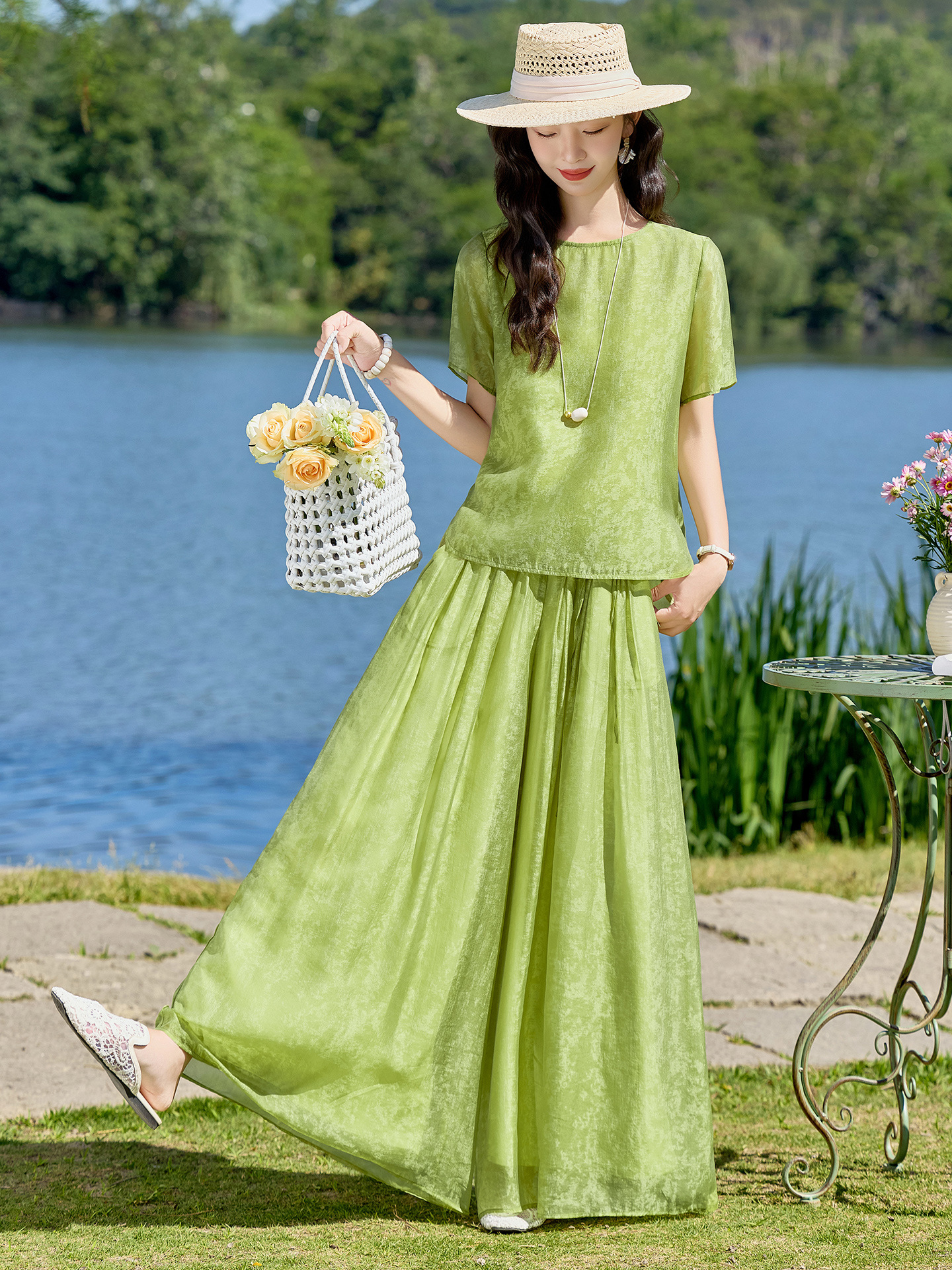 Bộ quần áo hai mảnh sơ mi hoa văn nổi quần ống rộng phong cách Trung Quốc mới — Xanh lá cây nhạtcolor, màu trắng