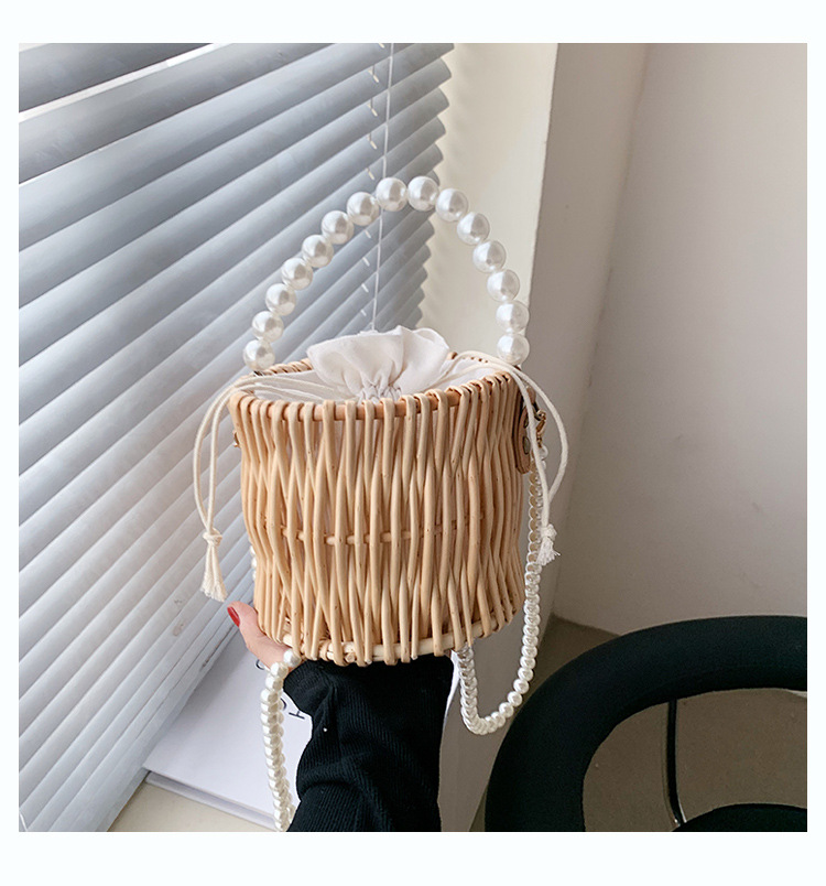 Woven Fashion Pearl Small Fashionable Shoulder Bucket Bag 16*14*16cm display picture 5