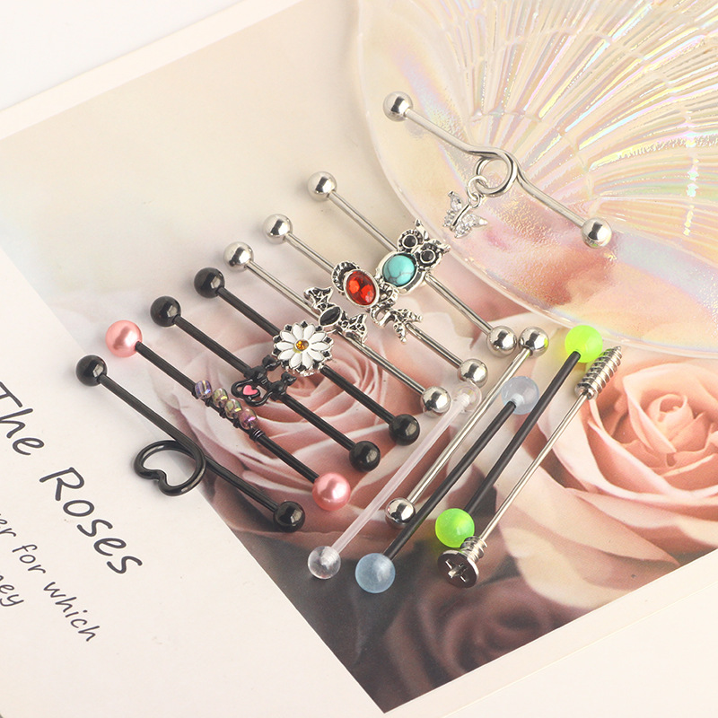 16G labret stud size and finish detail