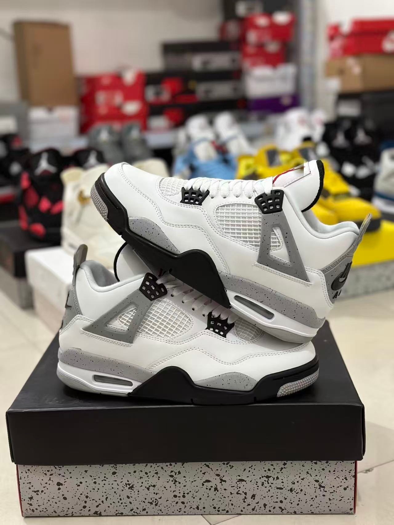 Pure original AJ4 zapatos de baloncesto Joe4 clásicos de cemento blanco negro amarillo eléctrico femenino para ayudar a hombres y mujeres zapatos de baloncesto Pitian